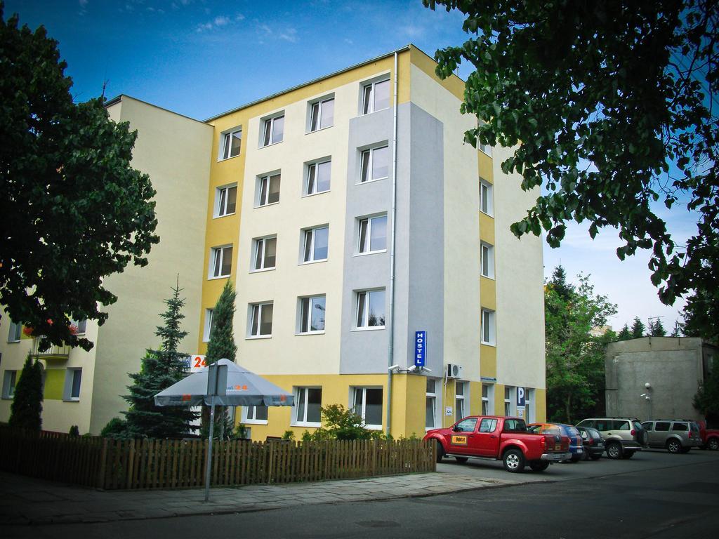 Hostel24 Bed&Breakfast Bydgoszcz Exterior photo